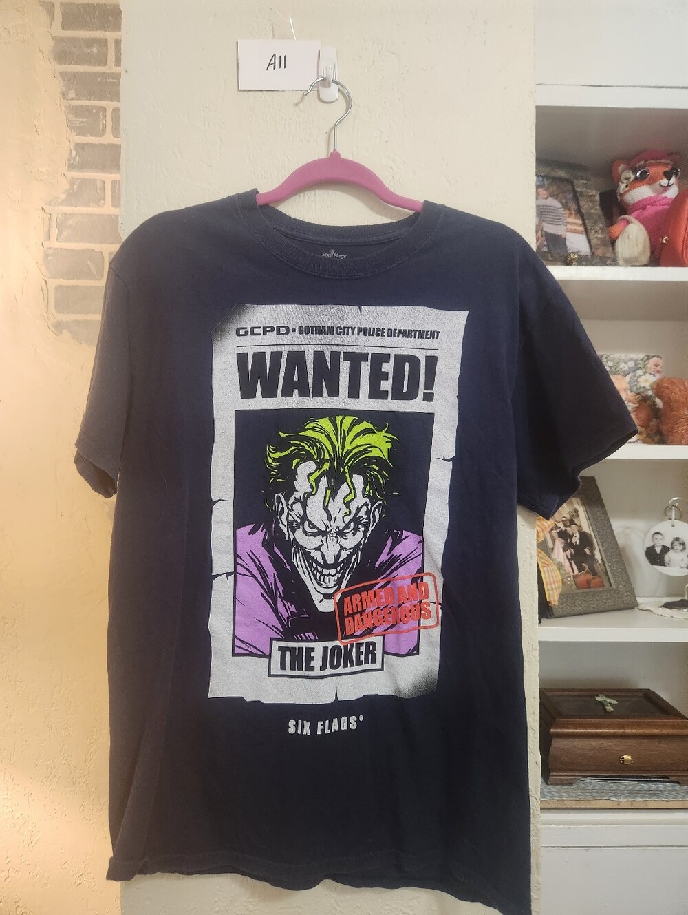 Six Flags Batman Joker T-shirt Size Med EUC